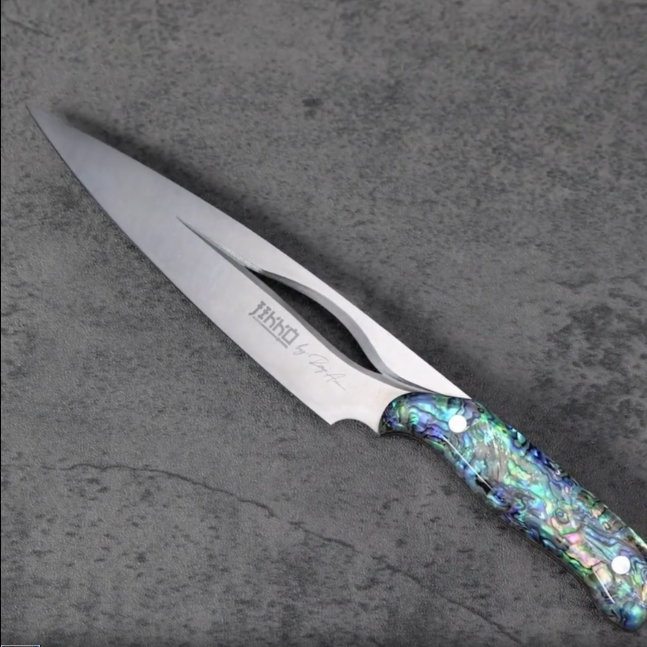 Load video: The Pearl Eye Edition – Signature Knife by JIKKO®
